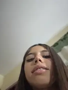 Laura-Khalifa Image 8