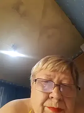 VixyVee – webcam model profile photo Image 14