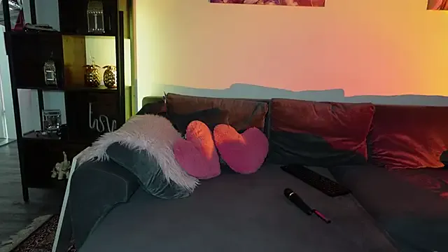 ruminelle – webcam model profile photo Image 2