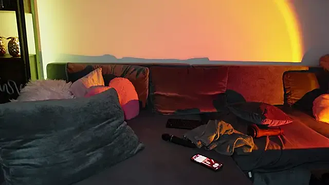 ruminelle – webcam model profile photo Image 8