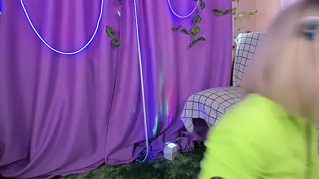 Linnea – webcam model profile photo Image 13