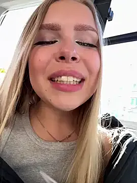 Liza_risky Image 4