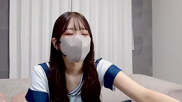 alana_glasses – webcam model profile photo Image 9