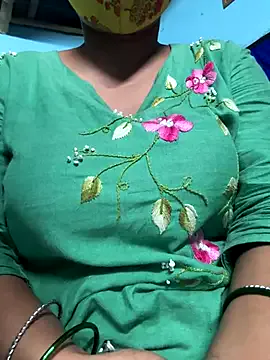 hina_porn – webcam model profile photo Image 4