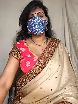 TOP_po – webcam model profile photo Image 12