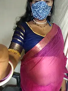 TOP_po – webcam model profile photo Image 13