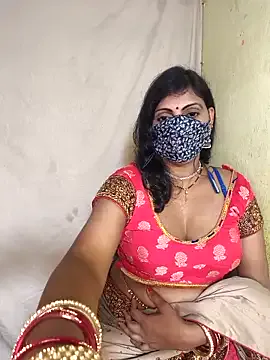 TOP_po – webcam model profile photo Image 6