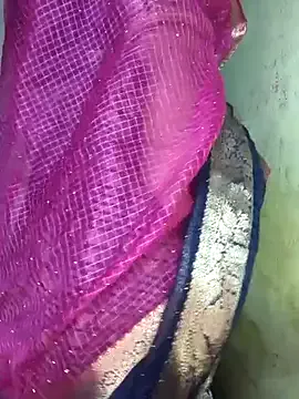 TOP_po – webcam model profile photo Image 9