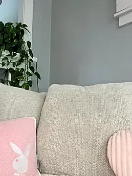 roouse – webcam model profile photo Image 7