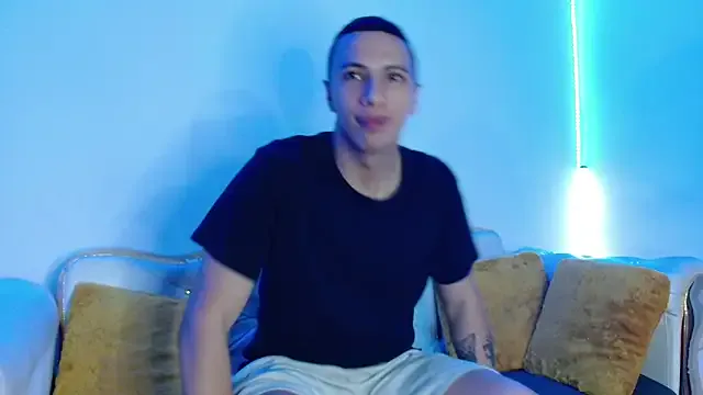 Taanni – webcam model profile photo Image 18