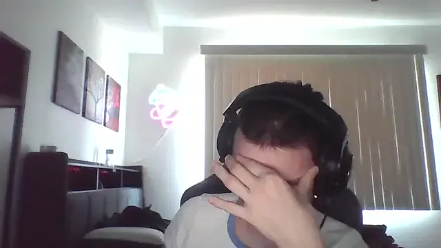 Ninjainia – webcam model profile photo Image 3