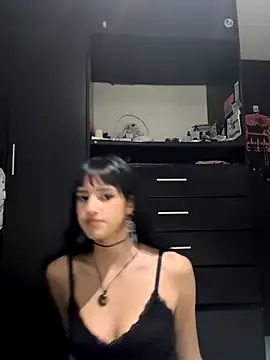 PinkyPai – webcam model profile photo Image 2