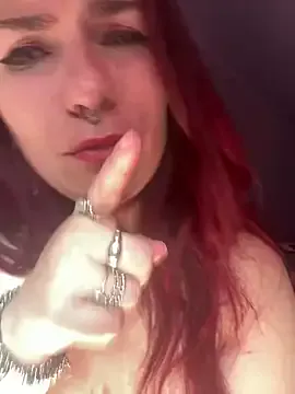 PinkyPai – webcam model profile photo Image 2