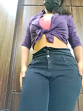 millemimi – webcam model profile photo Image 9