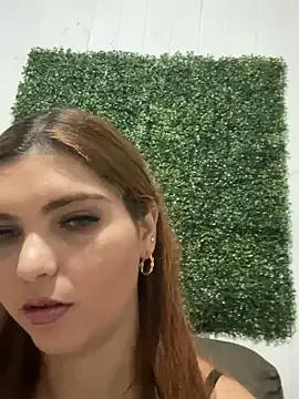 VIKITOMMY – webcam model profile photo Image 14