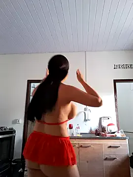 VIKITOMMY – webcam model profile photo Image 2