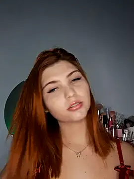 VIKITOMMY – webcam model profile photo Image 4