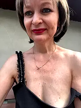 VIKITOMMY – webcam model profile photo Image 17