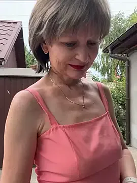 VIKITOMMY – webcam model profile photo Image 7