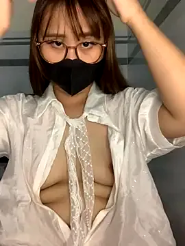 Linnea – webcam model profile photo Image 3