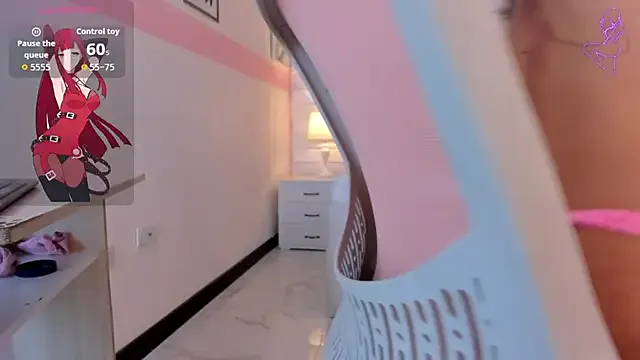 TOP_po – webcam model profile photo Image 10