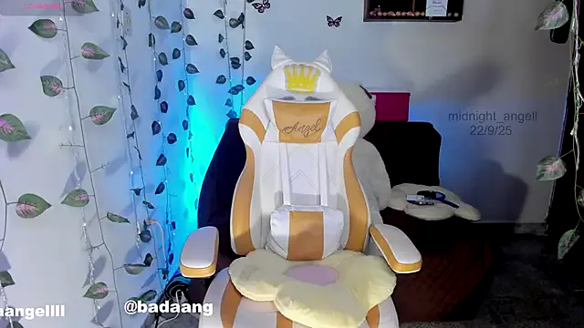 anaonasis – webcam model profile photo Image 8