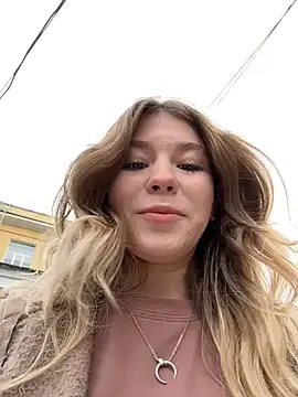 mon1_day – webcam model profile photo Image 7