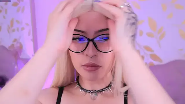 xoxo_cherry1 – webcam model profile photo Image 13