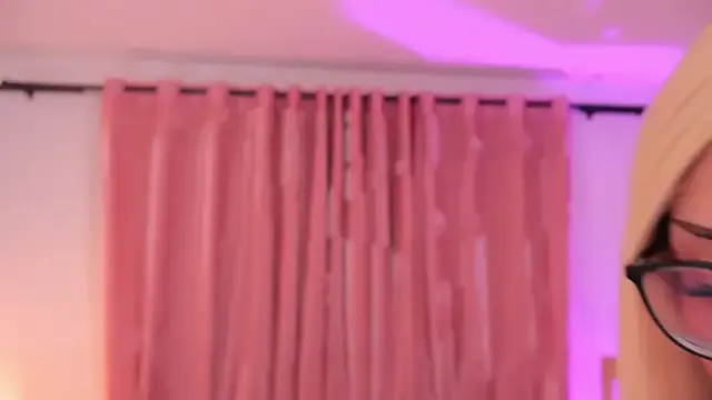 xoxo_cherry1 – webcam model profile photo Image 4