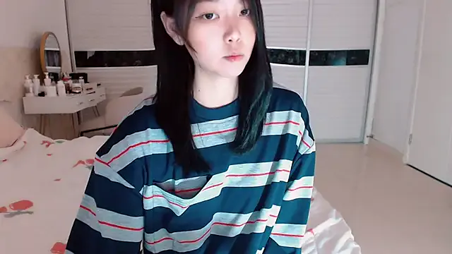 lessboobs_gh – webcam model profile photo Image 16