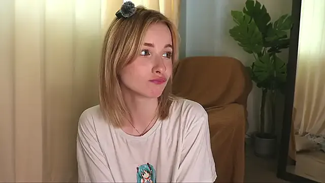 Linnea – webcam model profile photo Image 2