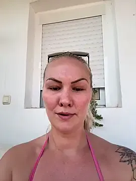 HopeHeaven – webcam model profile photo Image 9