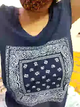 roouse – webcam model profile photo Image 2