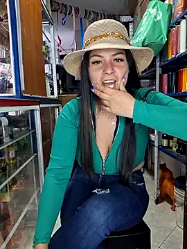 Taanni – webcam model profile photo Image 9