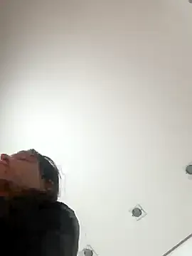 zui_lu – webcam model profile photo Image 13