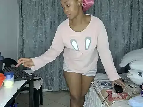 PinkyPai – webcam model profile photo Image 10