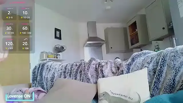 Petite_Juicy_Olive – webcam model profile photo