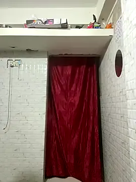 NaughtyInGlasses – webcam model profile photo Image 2