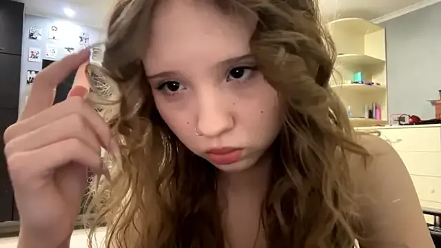 mary_luckaysha – webcam model profile photo Image 2