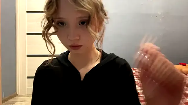 mary_luckaysha – webcam model profile photo Image 3