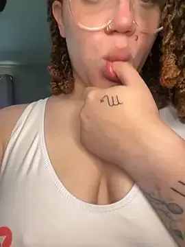 NaughtyInGlasses – webcam model profile photo Image 10