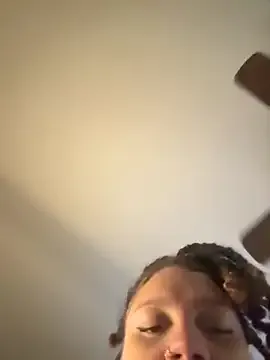 NaughtyInGlasses – webcam model profile photo Image 11