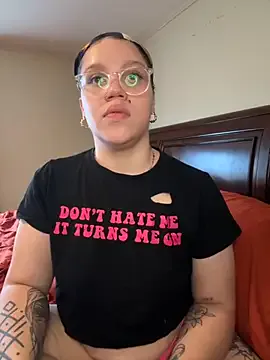 NaughtyInGlasses – webcam model profile photo Image 14