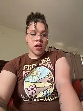 NaughtyInGlasses – webcam model profile photo Image 15