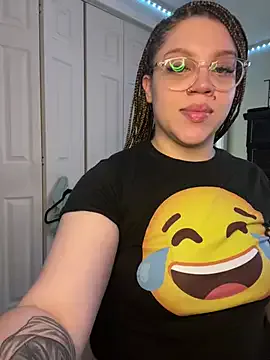 NaughtyInGlasses – webcam model profile photo Image 2