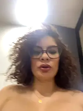 bambi_lu – webcam model profile photo Image 2