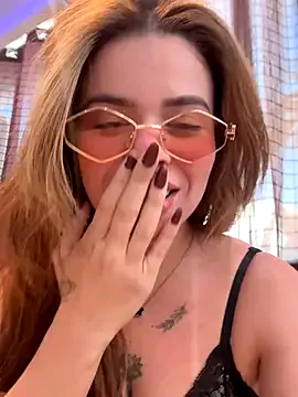 pantyless – webcam model profile photo Image 7