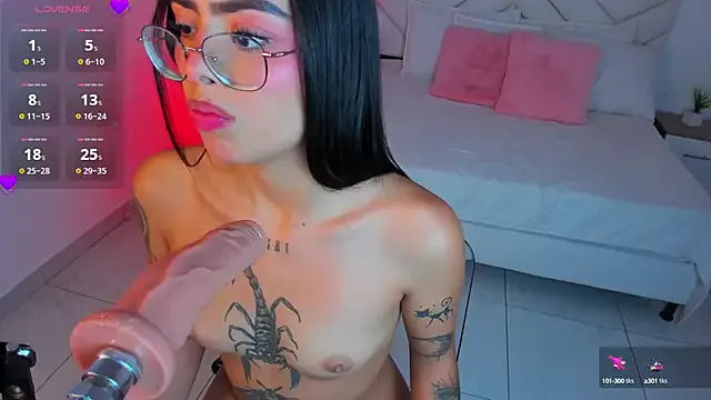 hina_porn – webcam model profile photo Image 7