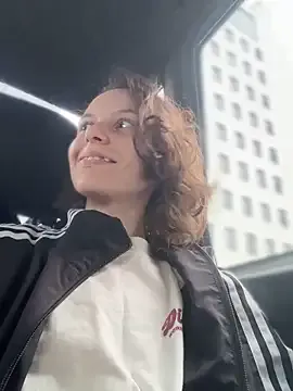 Taanni – webcam model profile photo Image 9