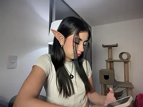 alia_skay – webcam model profile photo Image 7